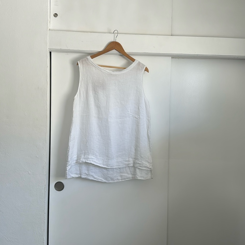Lands Downunder New White Sleevless Linen Top